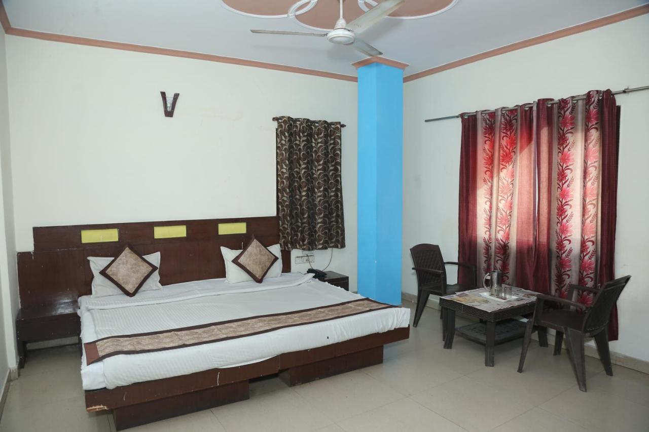 Hotel Aura Deluxe New Delhi