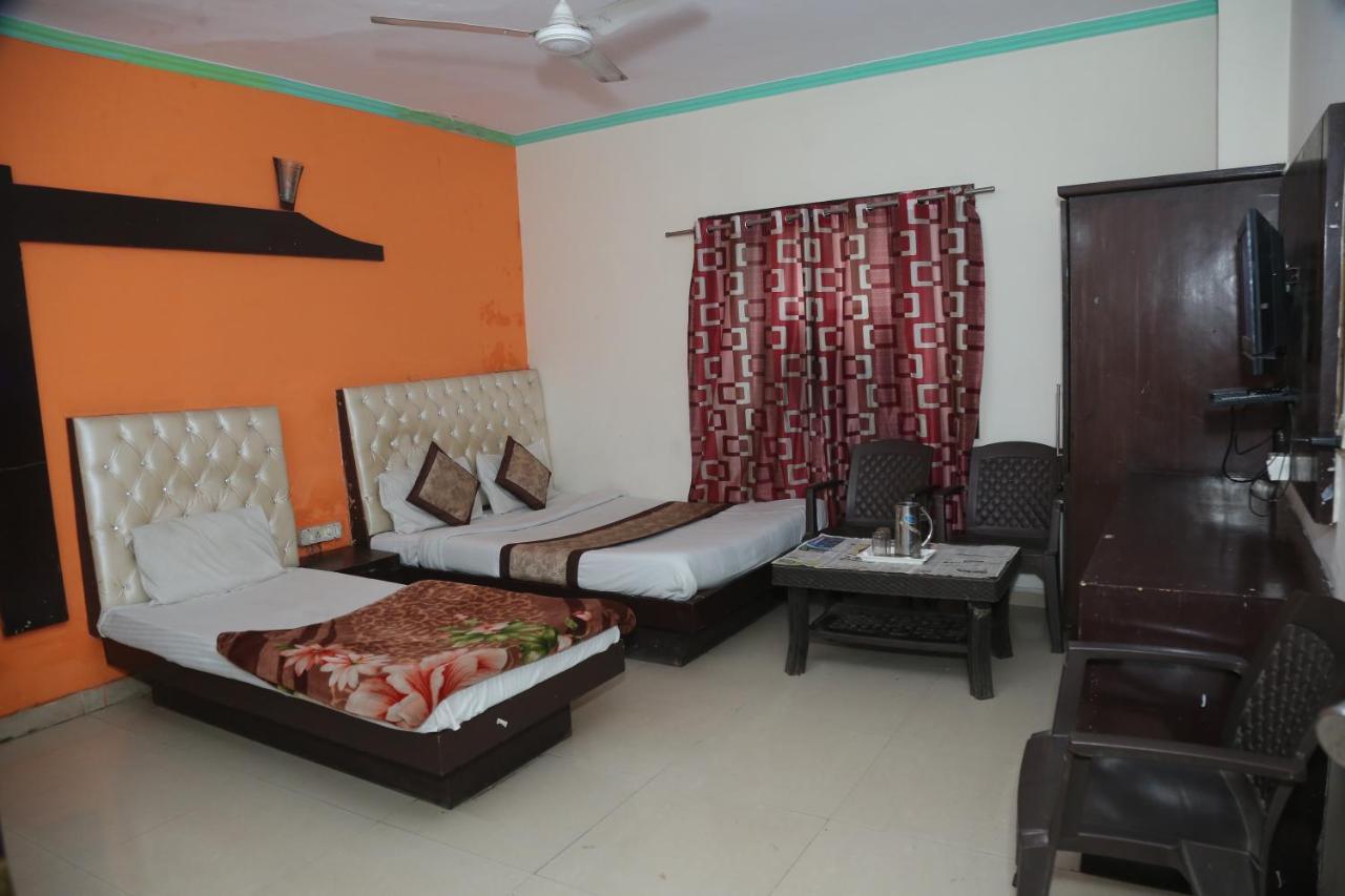 Aura Deluxe Hotel
