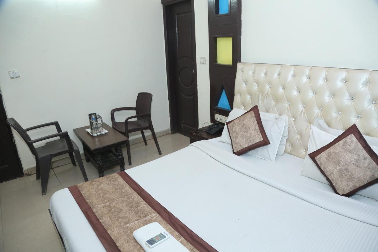 Aura Deluxe Hotel