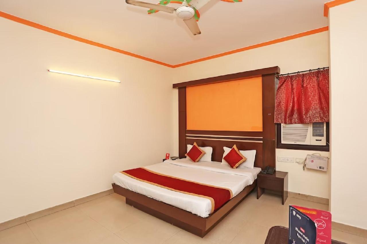 Hotel Aura Deluxe 3*