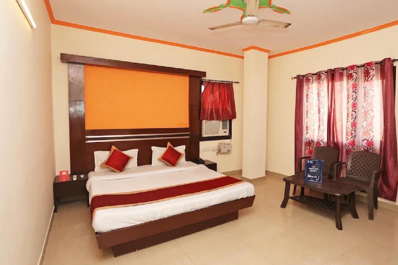 Aura Deluxe Hotel