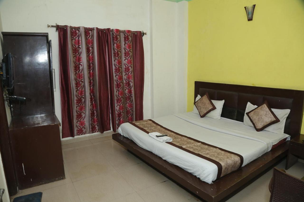 Hotel Aura Deluxe New Delhi