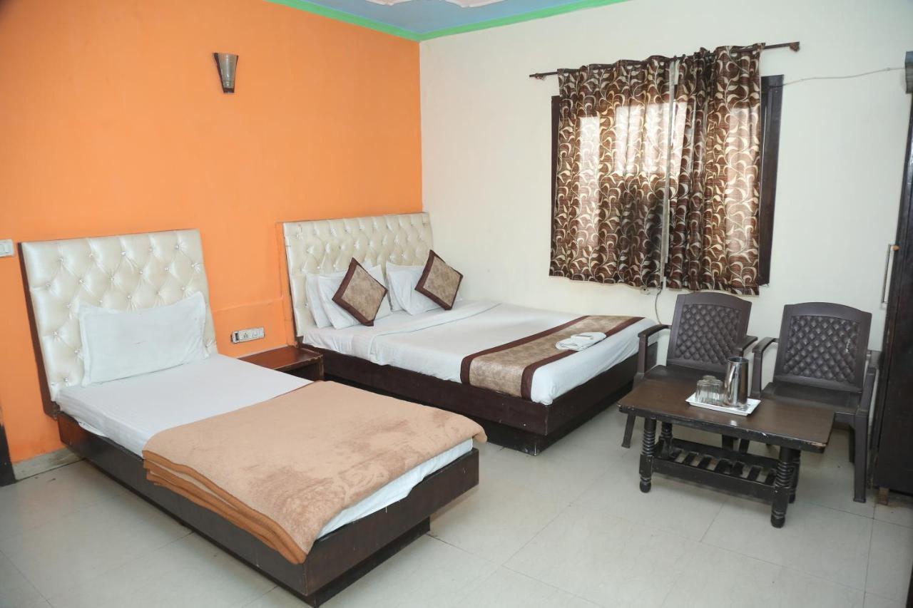 Aura Deluxe Hotel 3*