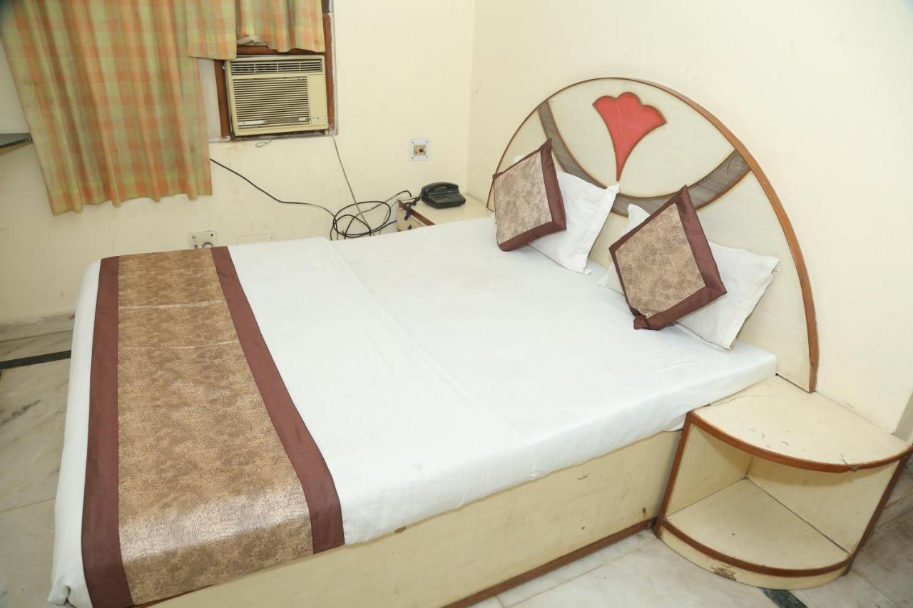 Aura Deluxe Hotel