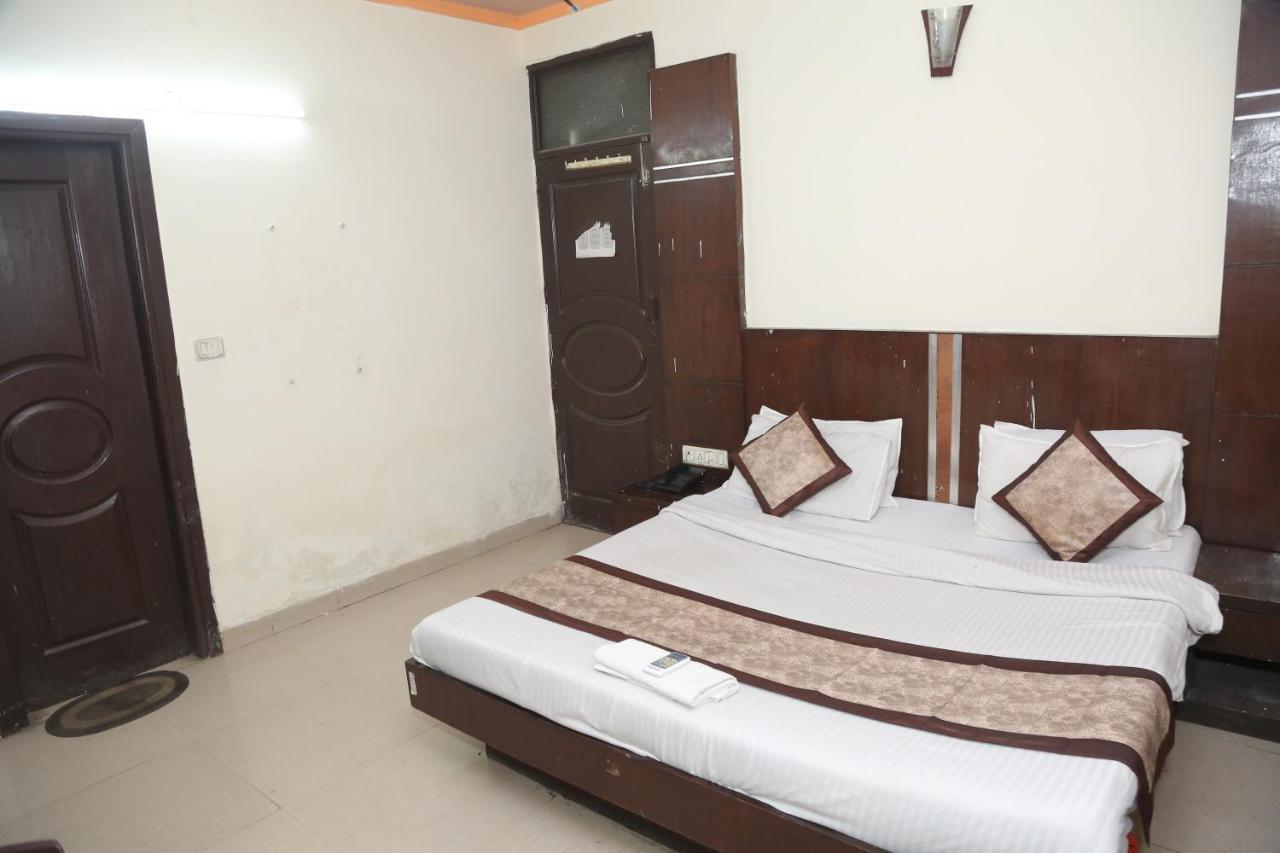 Hotel Aura Deluxe