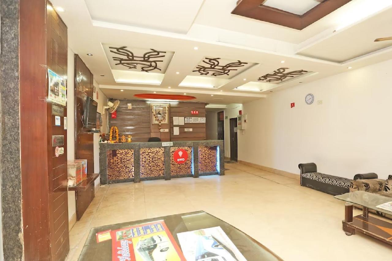 Aura Deluxe Hotel 3*