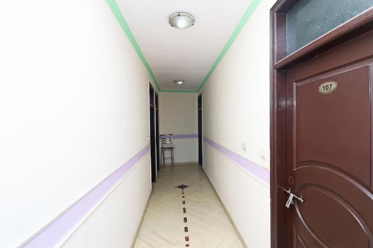 Hotel Aura Deluxe 3*